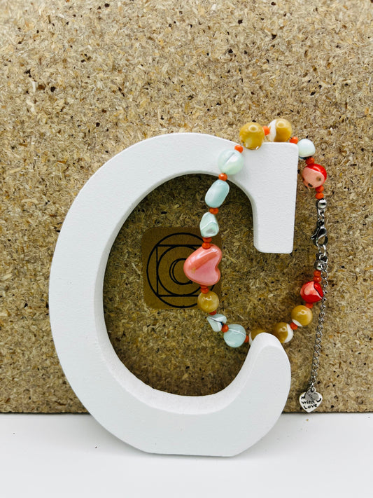 Pulsera Calma – cadena de acero inoxidable con amazonita verde menta, coral, jade mostaza y corazón de cerámica rosa